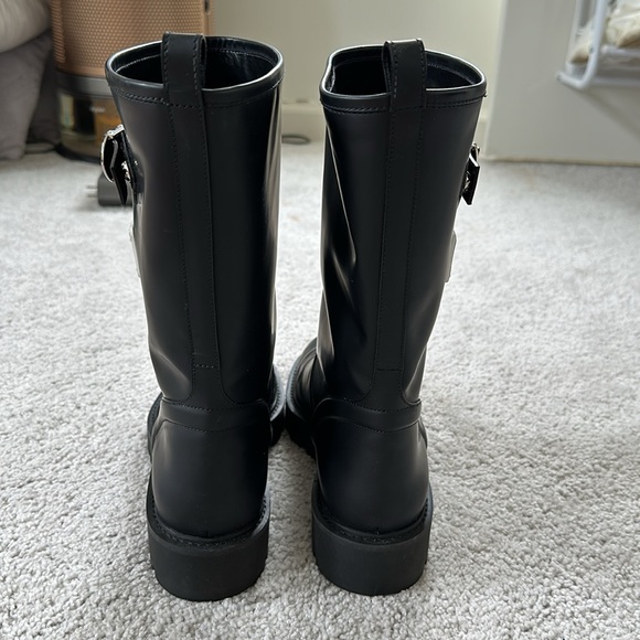 Louis Vuitton Rubber Calfskin Territory Flat Boots in Black - Picture 8 of 8